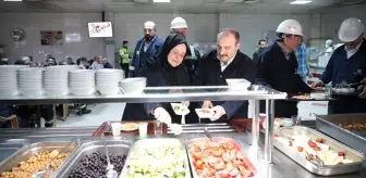 Bakan Selçuk ve Bakan Varank, Metalurji İşçileriyle Sahur Yaptı