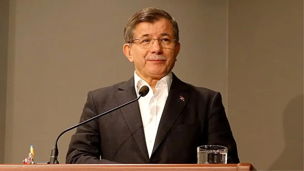 Davutoğlu, katıldığı iftar programında konuştu: Diyarbekir\'e gelmek için bahaneye ihtiyacımız yoktur