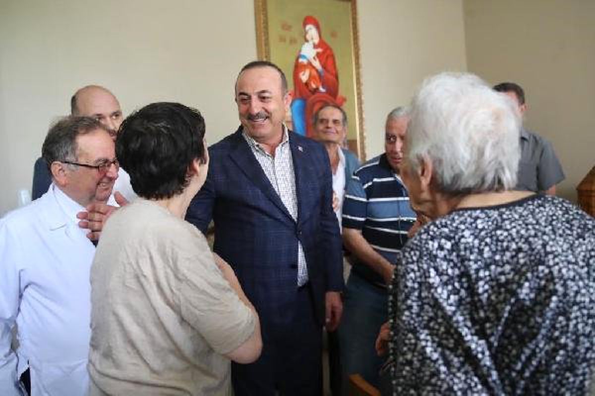 Dışişleri Bakanı Çavuşoğlu Zeytinburnu\'nda esnaf ziyaretinde bulundu