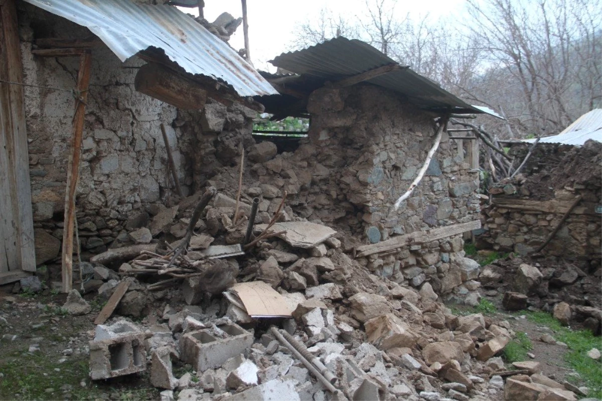 Elazığ\'daki 5.2\'lik deprem, bin 325 ev ve ahıra zarar vermiş