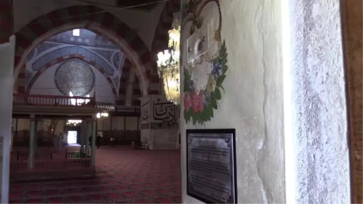 Eski Cami\'deki "Kabe taşı"na ziyaretçi ilgisi - EDİRNE