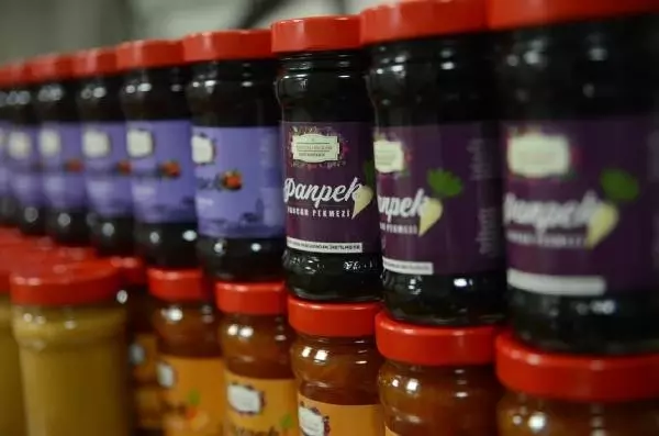 Ev kadınları kooperatif kurdu, ürettikleri pancar pekmezi ve reçel