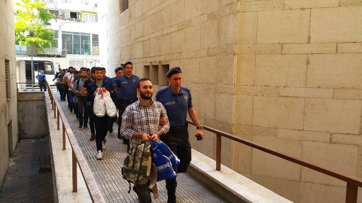 FETÖ şüphelisi 42 asker hakim karşısında