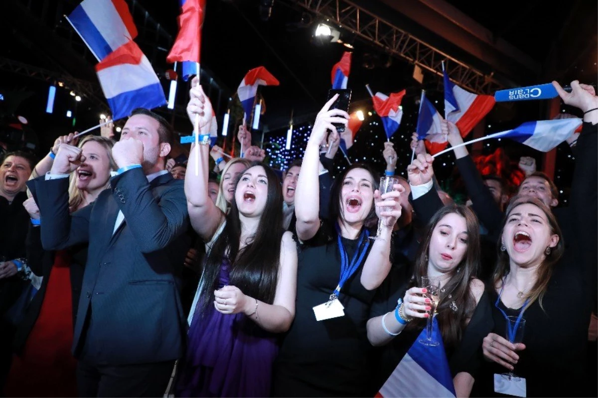 Fransa\'da AP seçimleri: Aşırı sağcı Ulusal Cephe liderliğini sürdürüyor