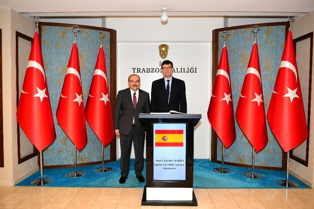 İspanya\'nın Ankara Büyükelçisi Barba uçak kazasının 16. yıldönümünde Trabzon\'da