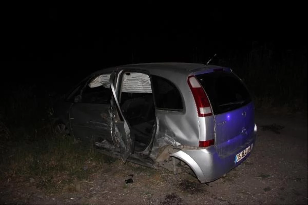 İzmir\'de 2 otomobil çarpıştı: 7 yaralı