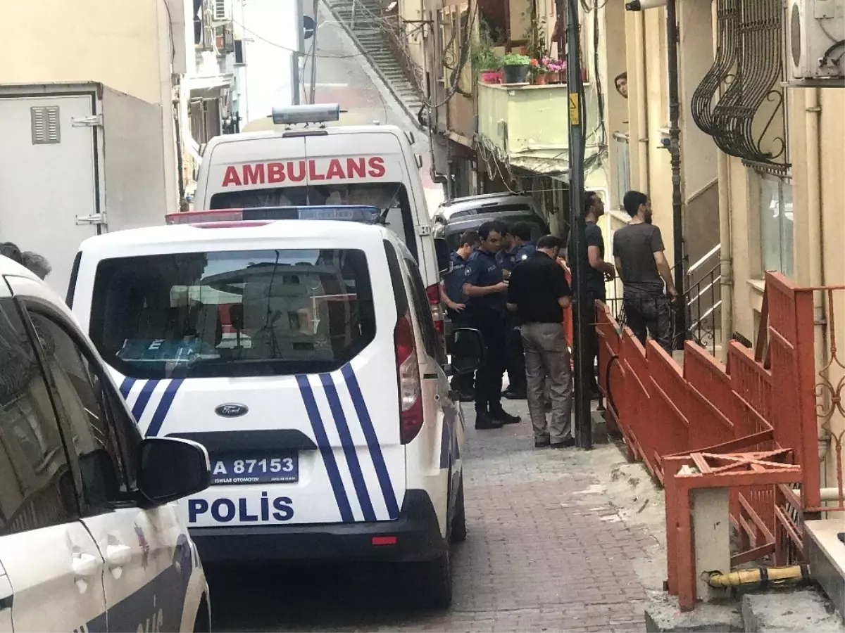 Kağıthane\'de polis memuru, meslektaşının beylik tabancasıyla intihar etti