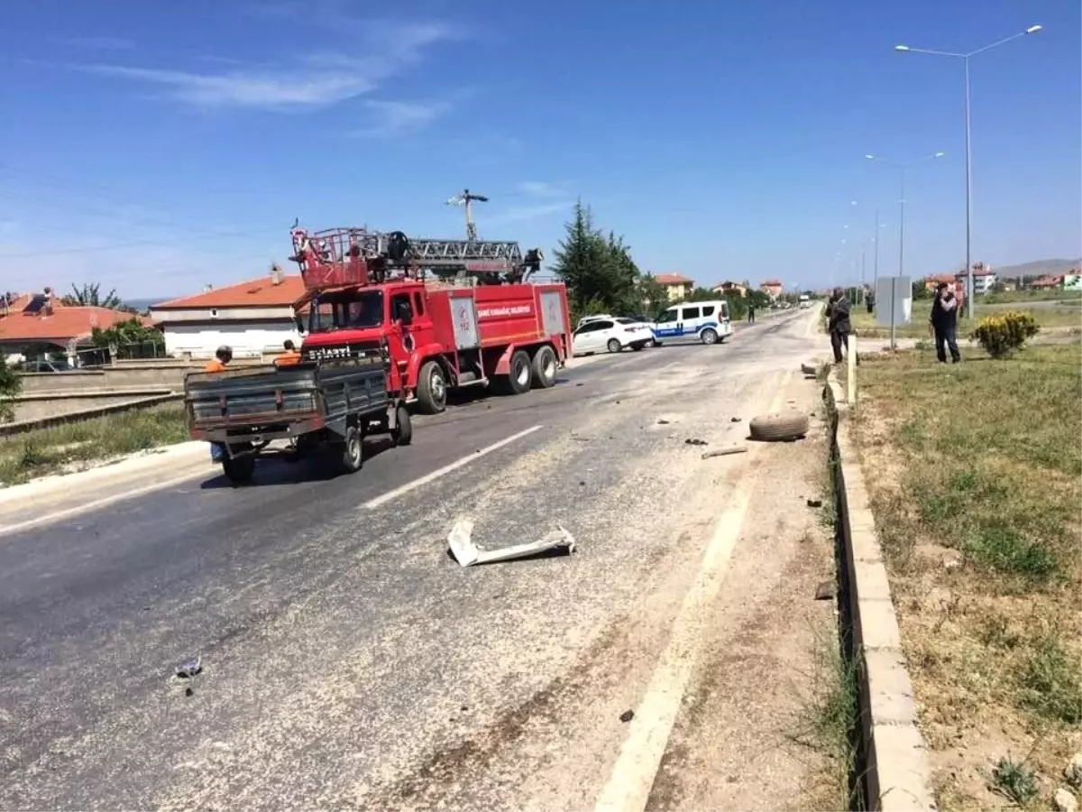 Kamyonet ile çarpışan pat pat sürücüsü hayatını kaybetti