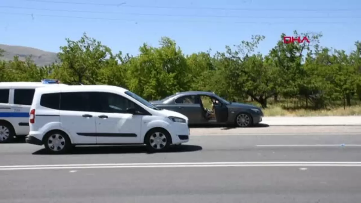 MALATYA KENDİSİNİ BIÇAKLAYAN KADINI, HASTANEDEN ÇIKINCA AV TÜFEĞİYLE YARALADI