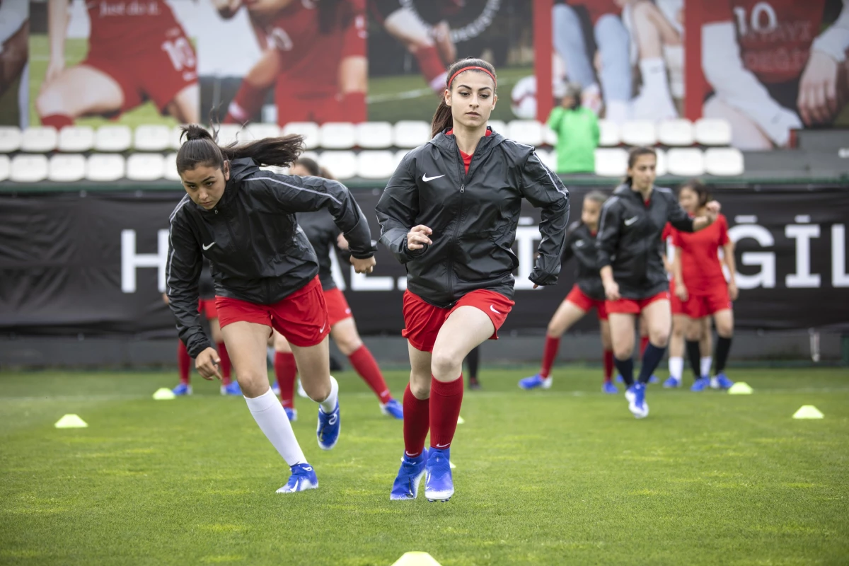 "Nike Women Futbol Turnuvası" Etkinliğinde 30 Kız Futbolcu