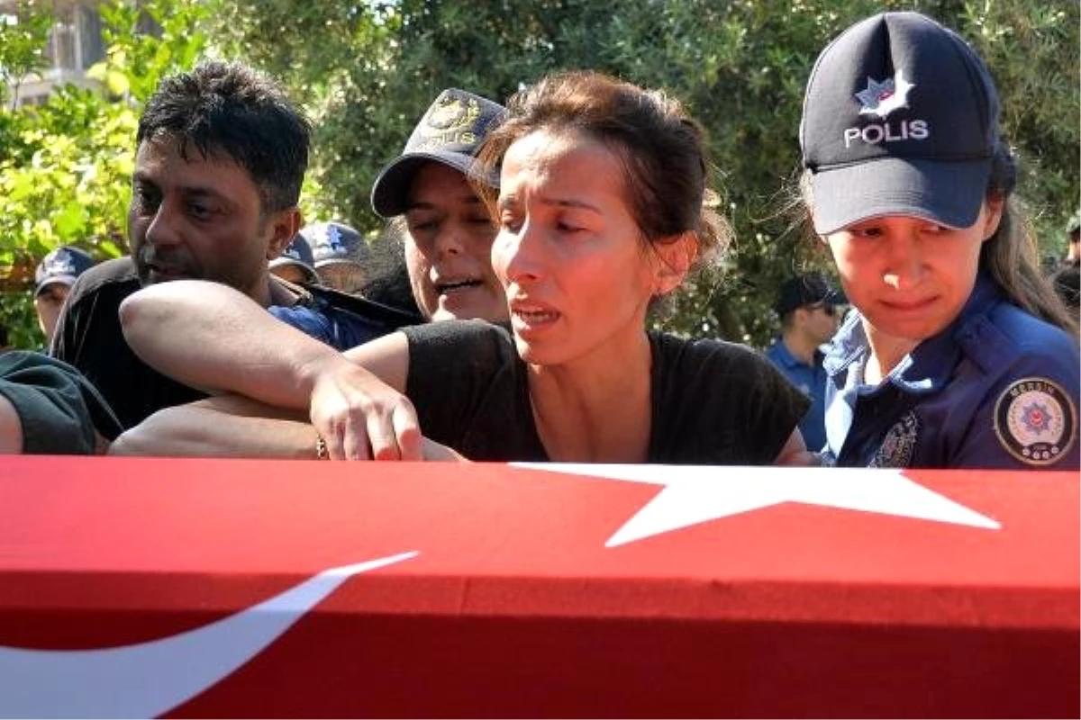 Öldürülen polis memuru Merve Ünal, Mersin\'de toprağa verildi