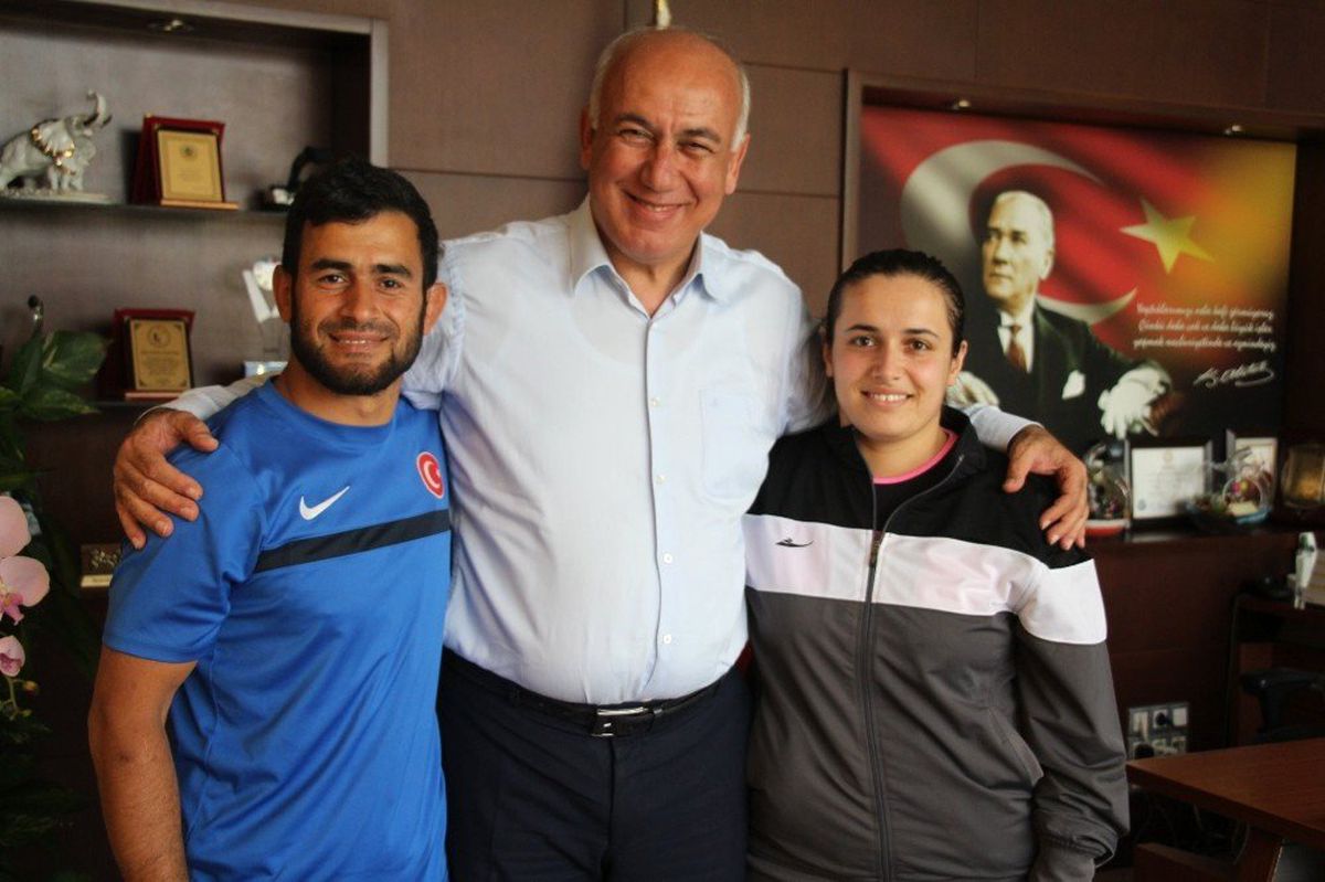 Söke\'nin işitme engelli şampiyon sporcusundan Başkan Tuncel\'e ziyaret