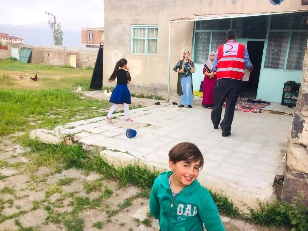 Türk Kızılay\'ı Doğubayazıt Şubesi yardımlarına hızlı başladı