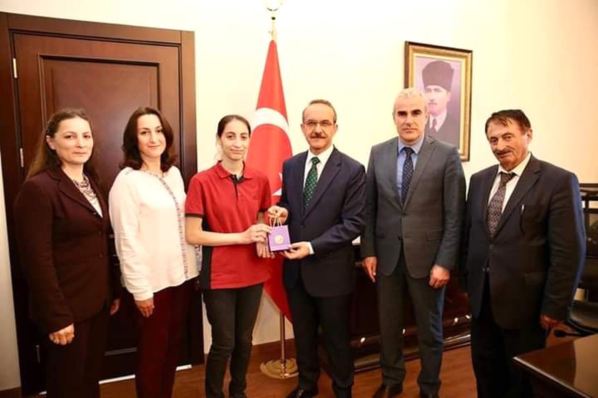 Türkiye birincisi öğrenciye validen altın