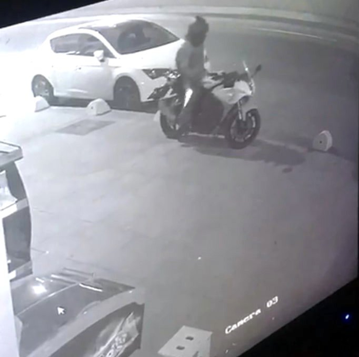 Üç gün önce satın aldığı motorunu 5 saniye içinde çaldılar