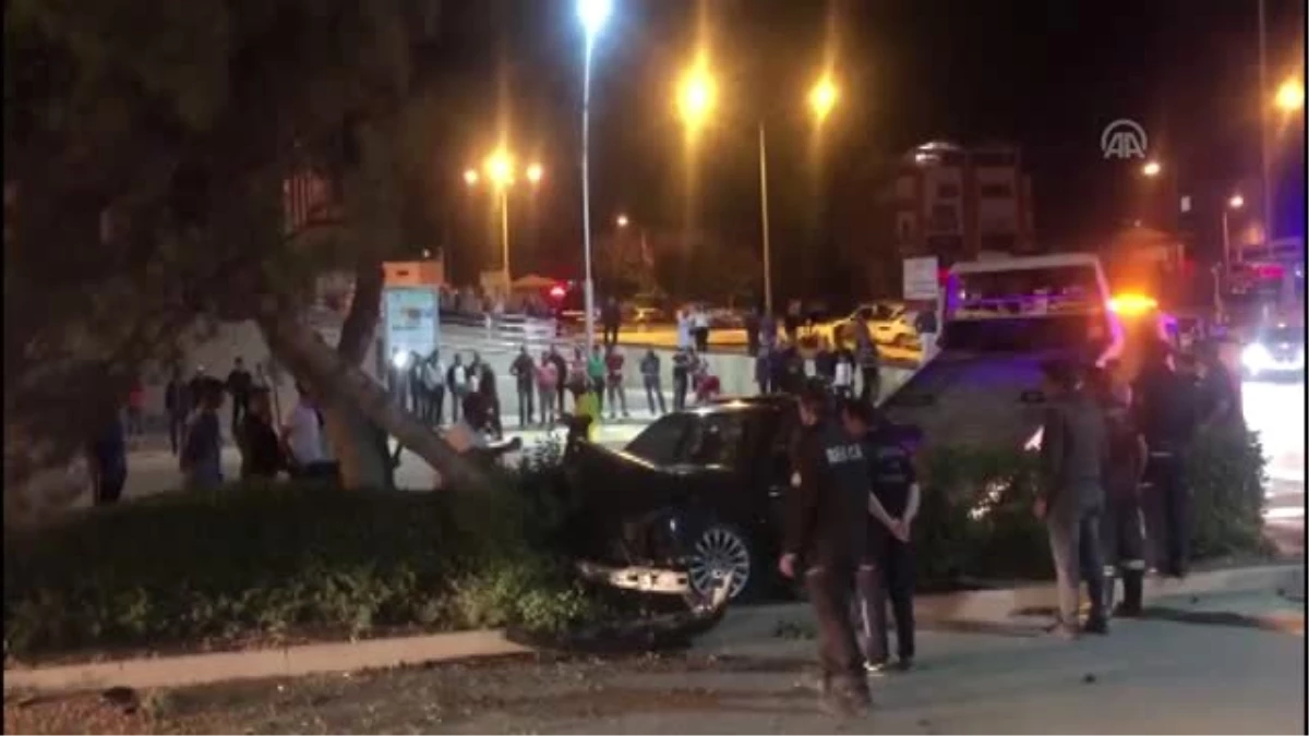 Alkollü sürücünün kullandığı otomobil ağaca çarptı: 2 yaralı - BURDUR