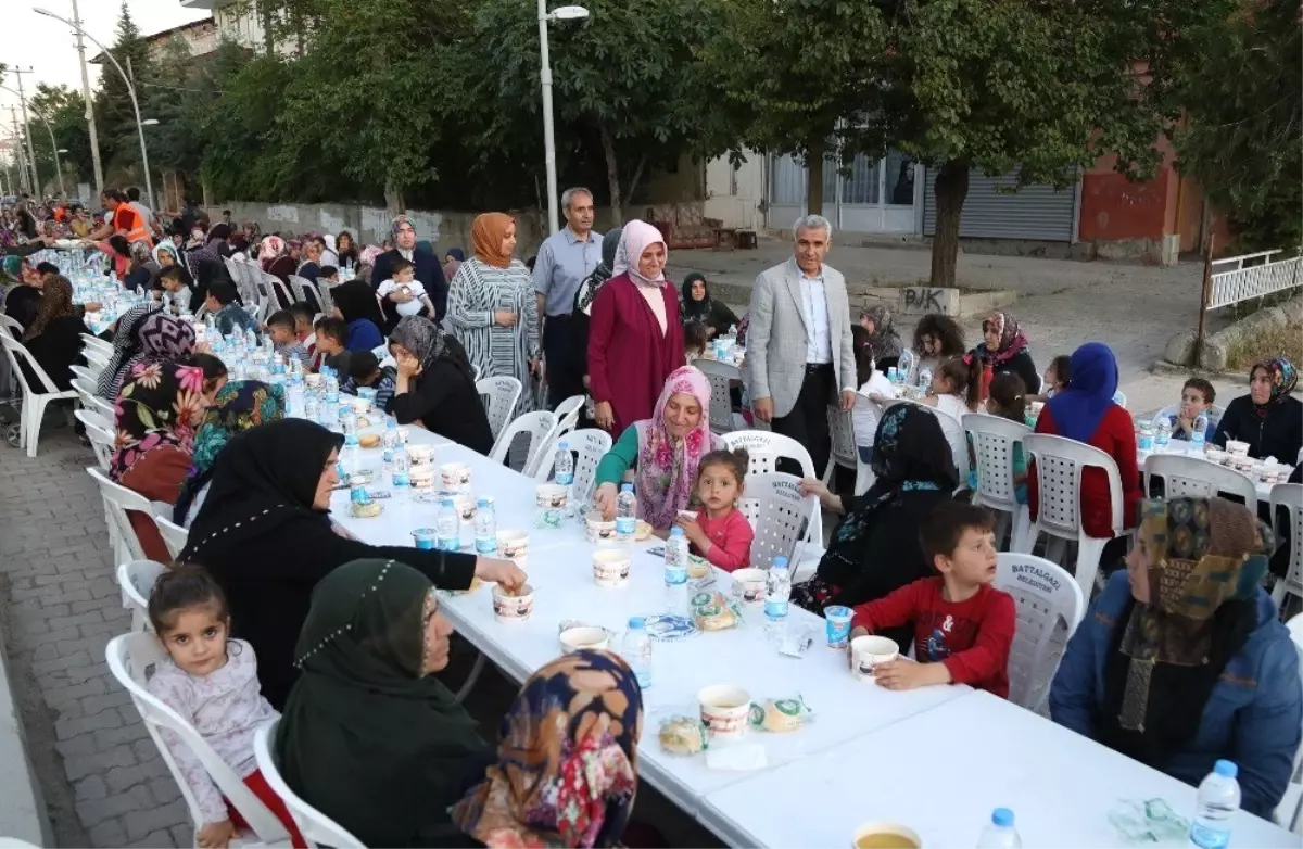 Başkan Güder iftarını Hanımınçiftliği\'nde açtı