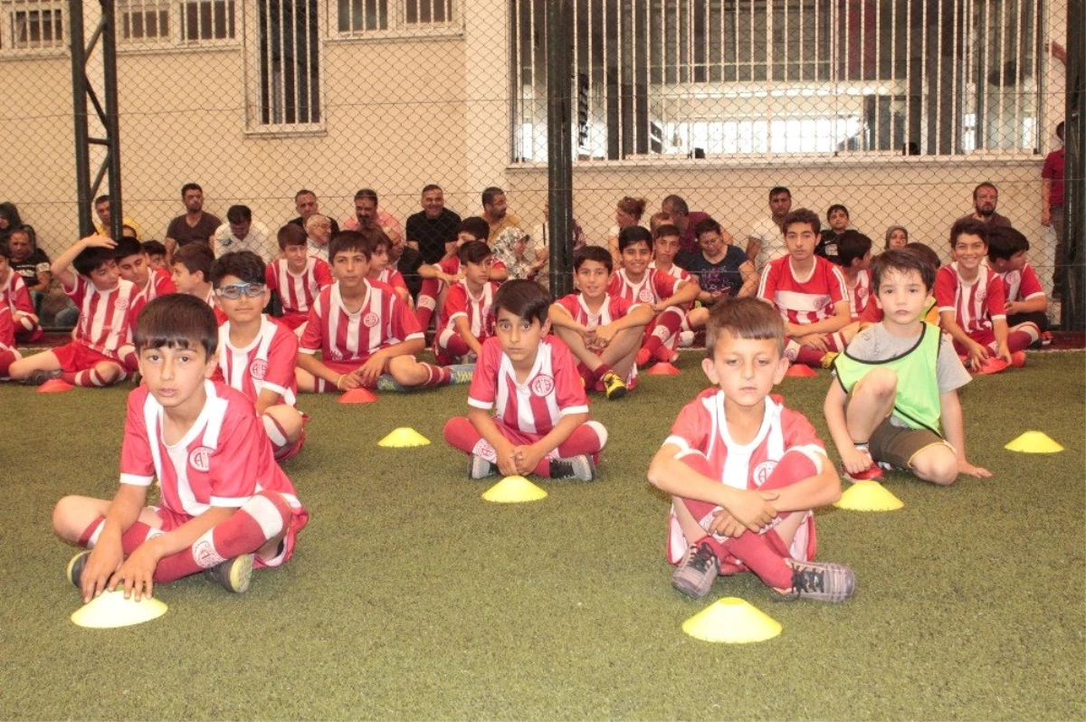 Diyarbakır\'da minik futbolculara 2\'inci seminer verildi