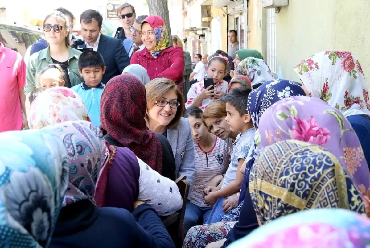 Fatma Şahin kadınlarla birlikte yuvalama yaptı