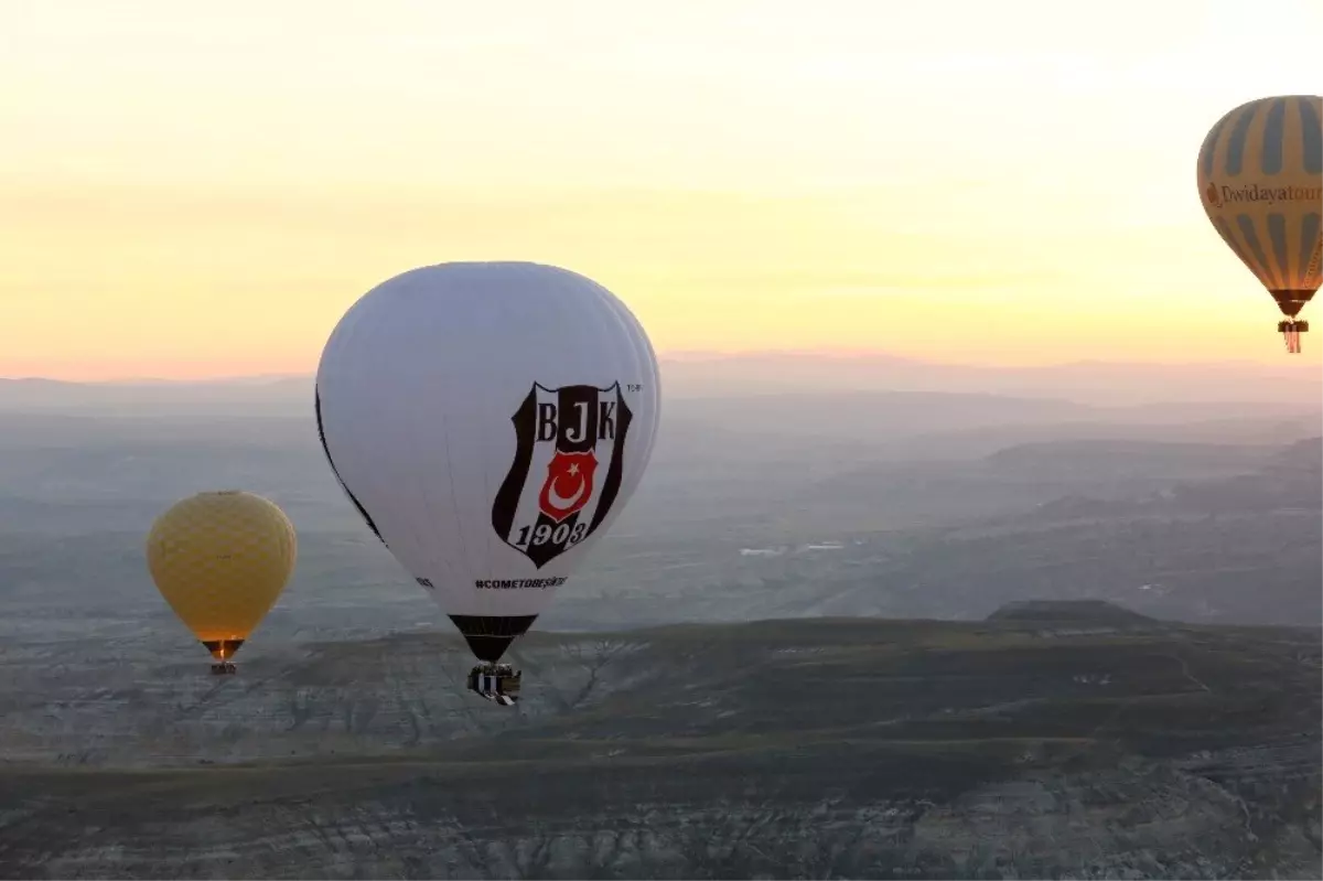 Fikret Orman, Beşiktaş balonuyla Kapadokya semalarında tur attı