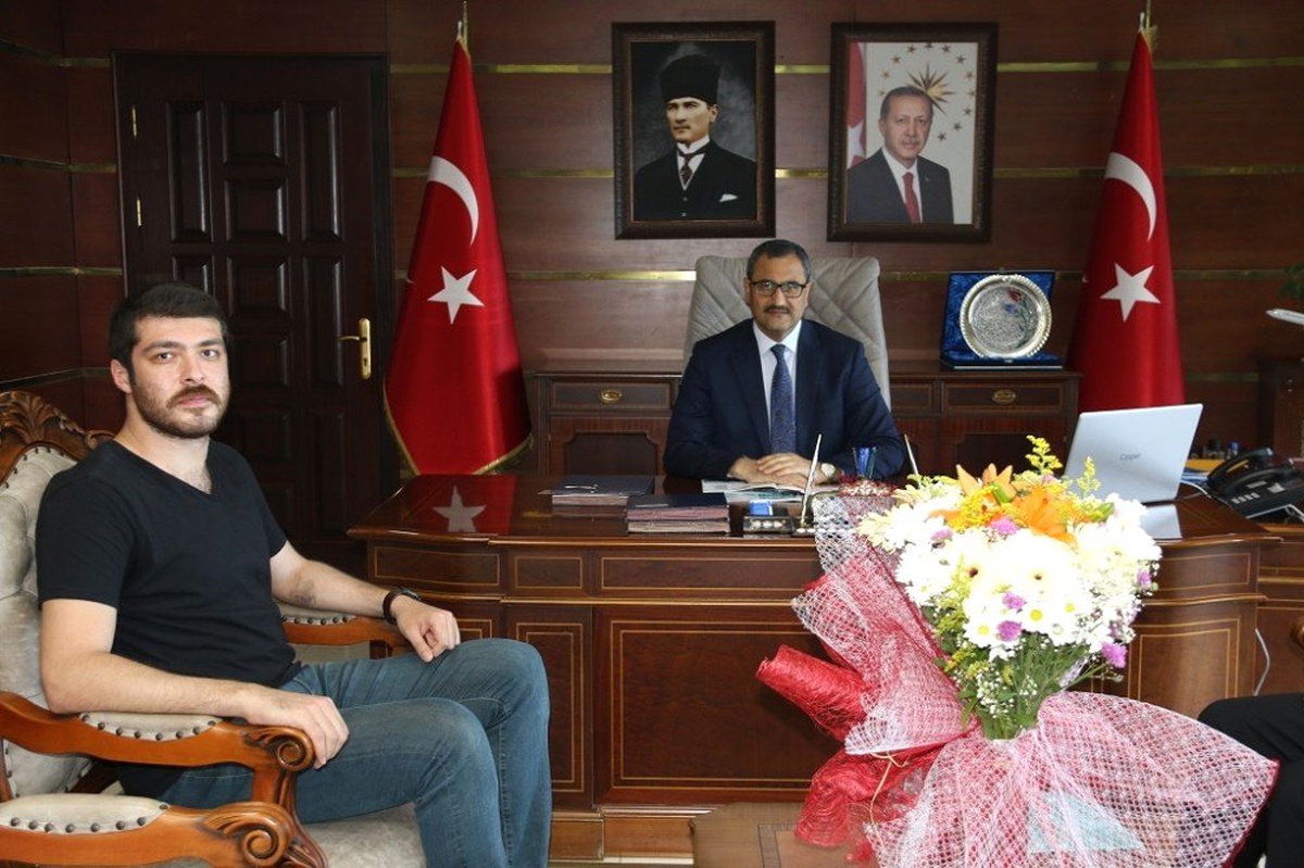 Kahraman doktordan Vali\'ye ziyaret