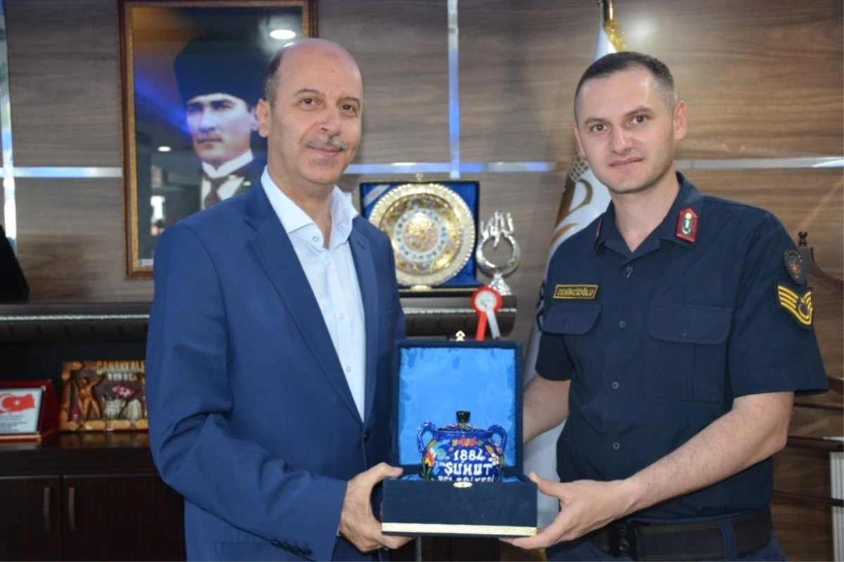 Karaadilli Jandarma Komutanı Demircioğlu\'ndan Başkan Bozkurt\'a veda ziyareti