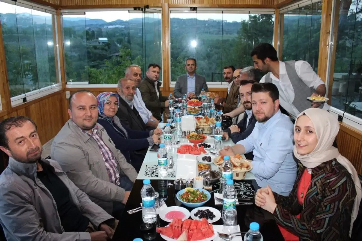 Kaymakam Deniz Pişkin\'den basına iftar yemeği