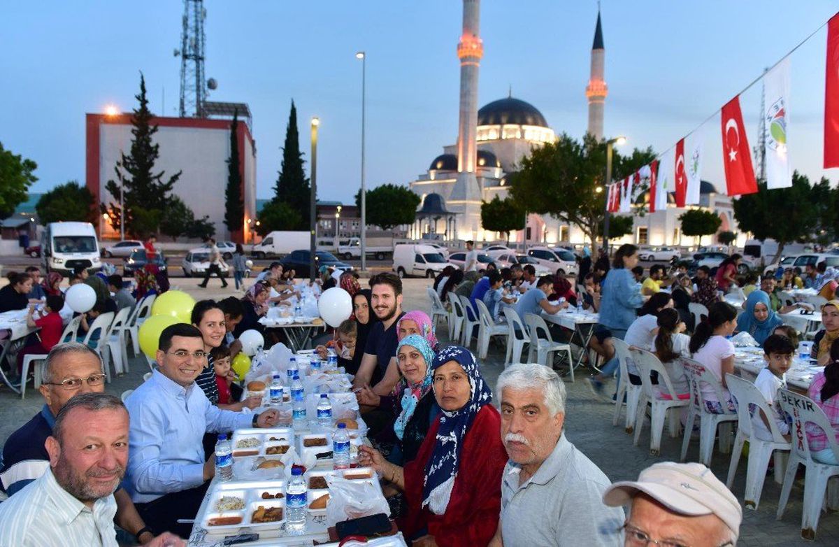 Kent Meydanın da ilk etkinlik gönül sofraları