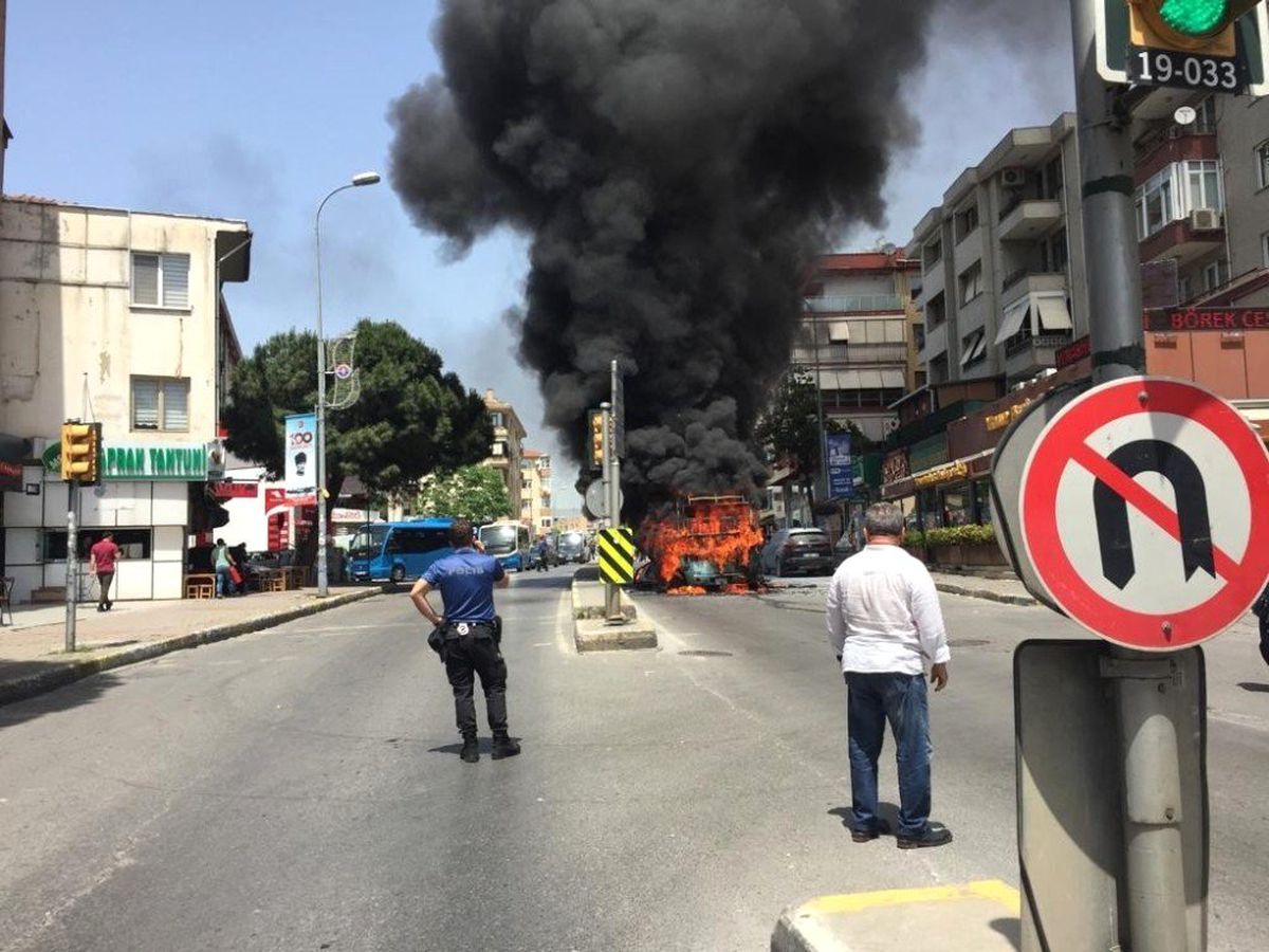 Maltepe\'de minibüs yangını