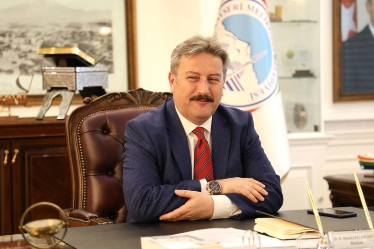 Melikgazi Belediye Başkanı Dr. Mustafa Palancıoğlu Altın madalya kazanan Kayserili sporcuyu tebrik...