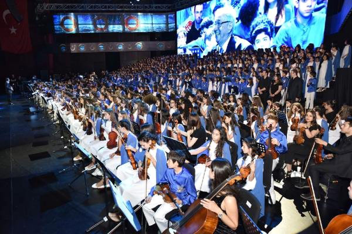 Öğrenciler, 19 Mayıs\'ın 100\'üncü yılını şarkılarla kutladı