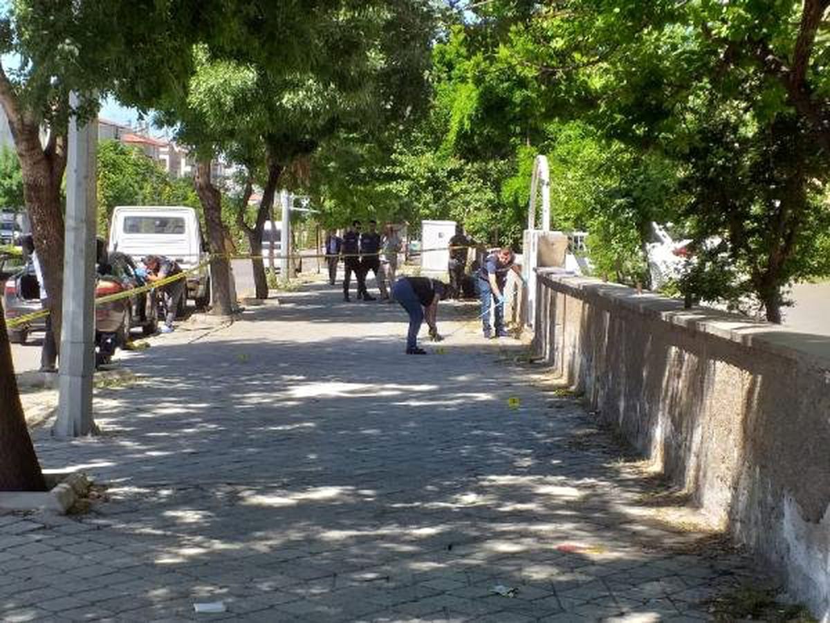 Önce boşandığı eşini, ardından kendini vurdu