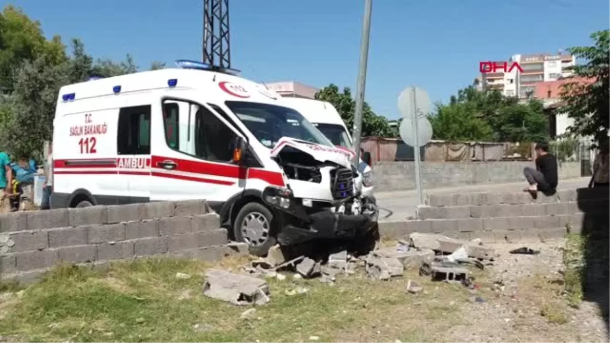 Osmaniye Ambulans, öğrenci servisi ile çarpıştı 2 yaralı