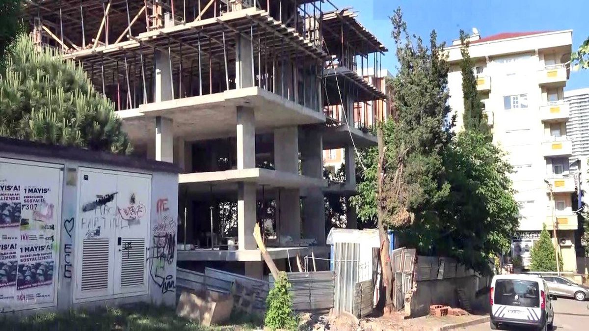 (Özel) Kartal\'da, inşaat işçisi 2. kattan düştü