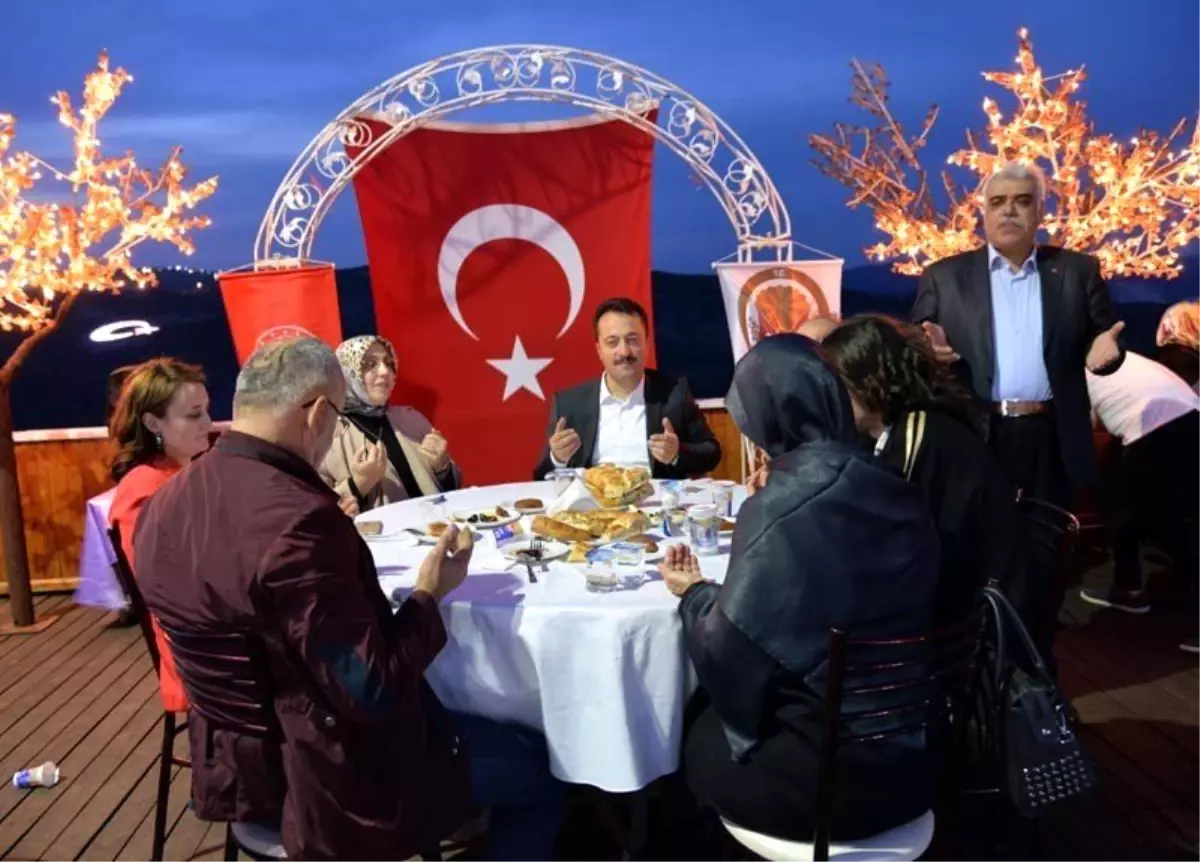 Şehit ve gazi aileleri iftarda buluştu