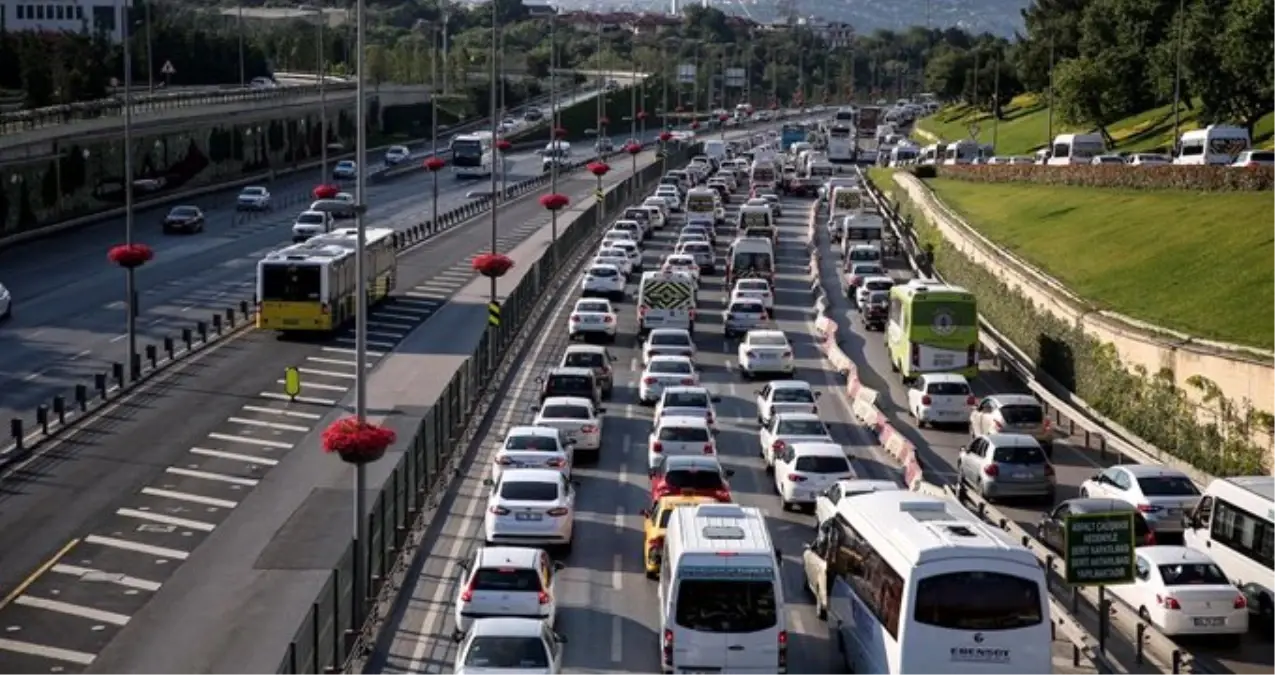 Sigortacılardan aracıyla bayram tatiline çıkacaklara uyarı: Poliçelerinizi kontrol edin