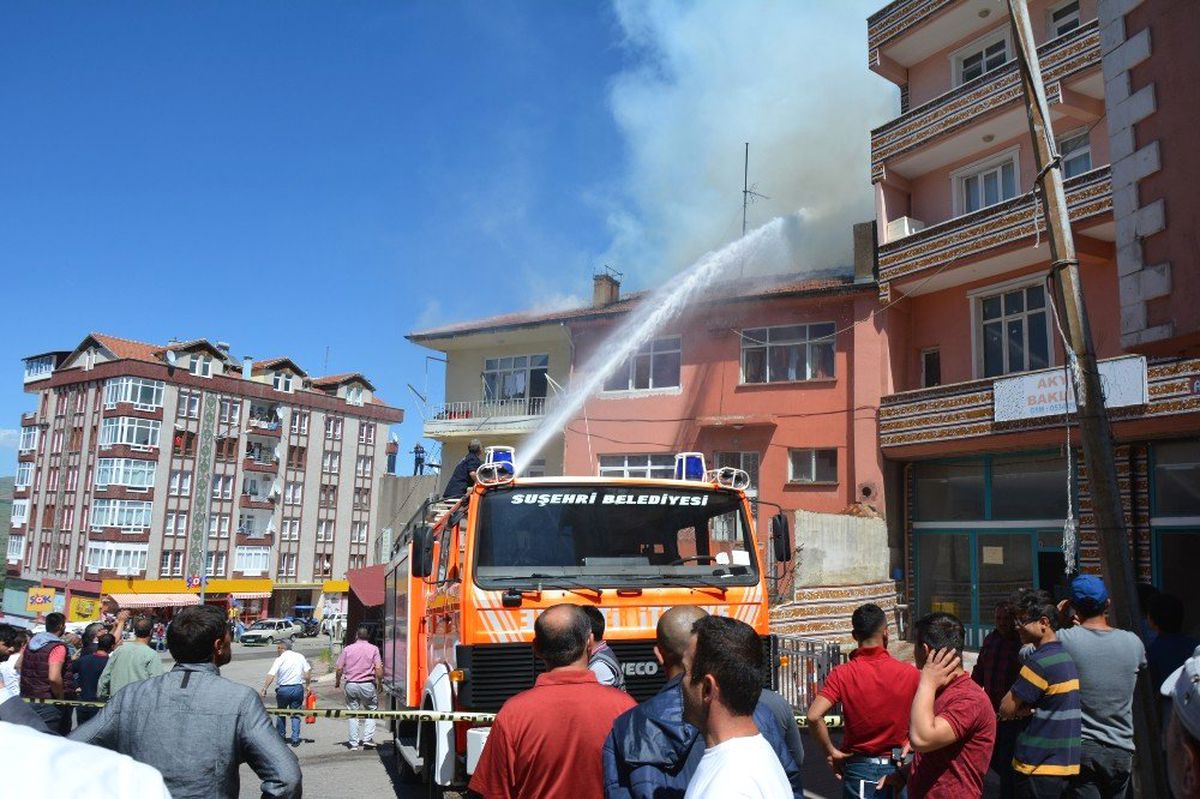 Sivas\'ta korkutan yangın