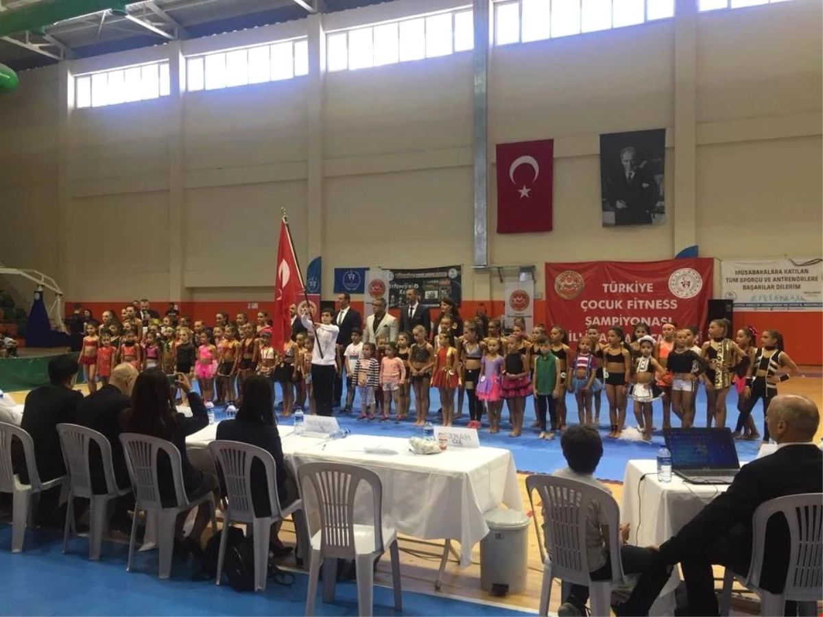 Türkiye Çocuk Fitness Şampiyonası Milli Takım Seçmeleri Kuşadası\'nda yapıldı