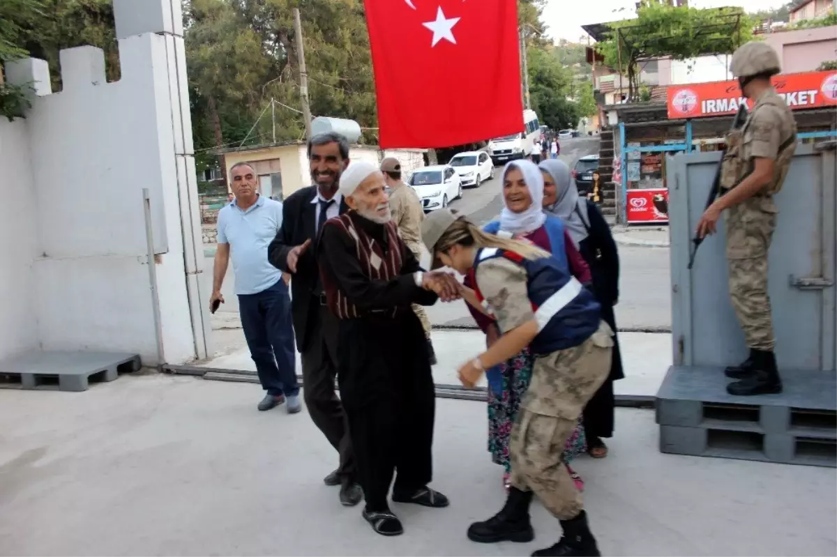 Yayladağı Kaymakamlığı tarafından şehit aileleri ve gazilere iftar verildi