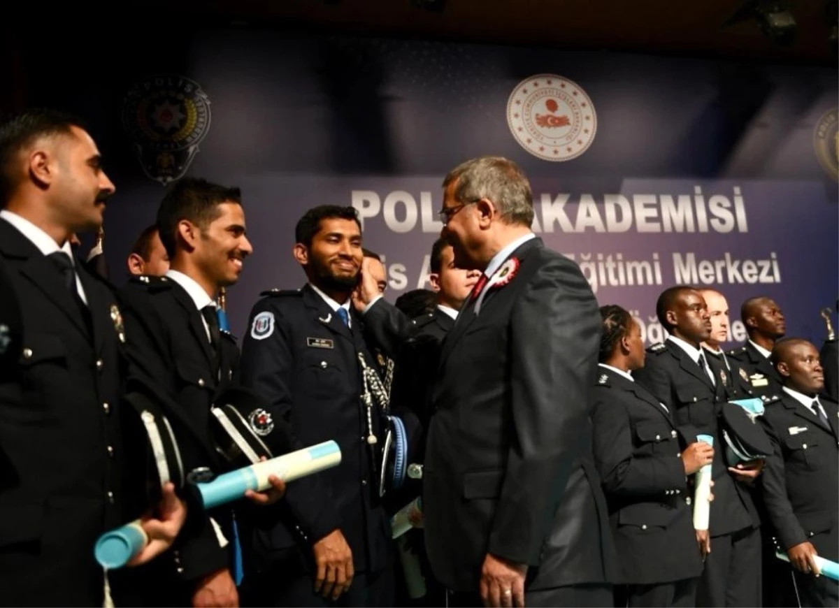 43 yabancı uyruklu öğrenci Polis Akademisinden mezun oldu