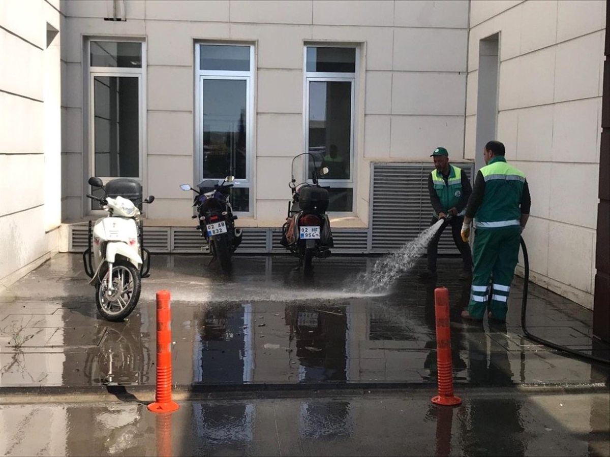 Adıyaman Belediyesinden hastanede temizlik çalışması