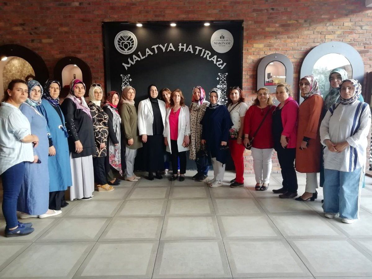 AK kadınlar iftarda buluştu