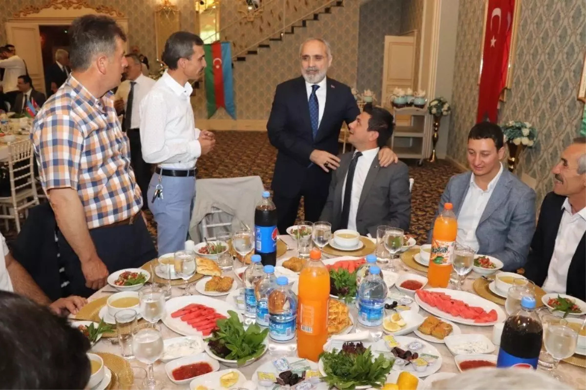 Azerbaycan Bağımsızlık Günü kutlandı