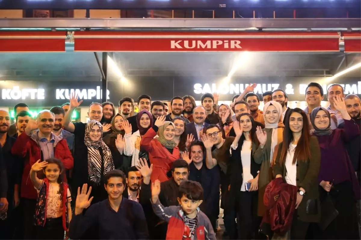Bakan Varank\'ın gençlere sahur daveti karşılıksız kalmadı