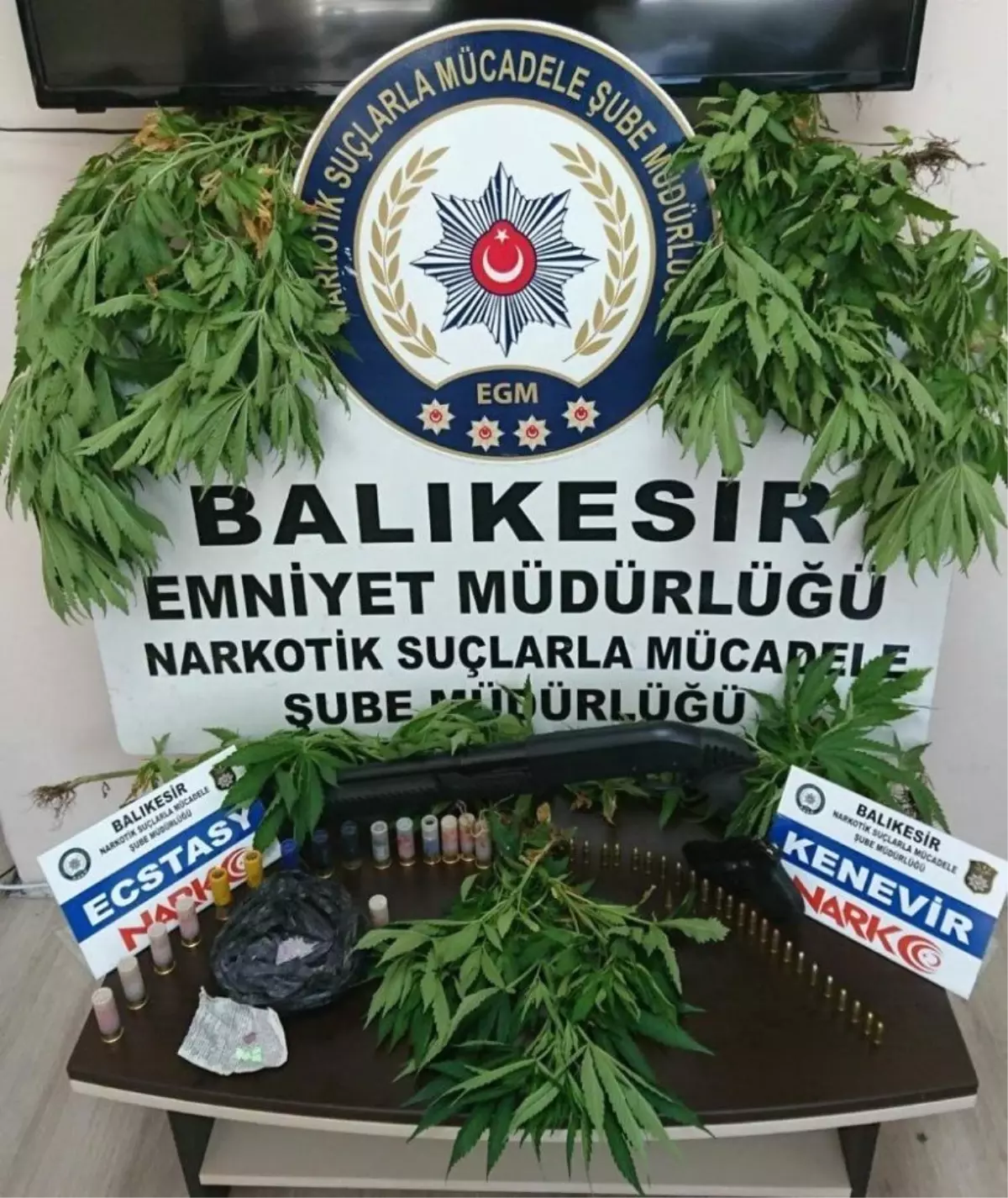 Balıkesir polisi uyuşturucu satıcılarına göz açtırmıyor