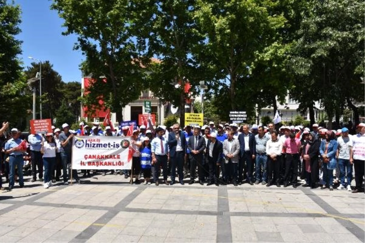 Bayramiç\'te belediyenin işten çıkardığı 57 işçi eylem yaptı
