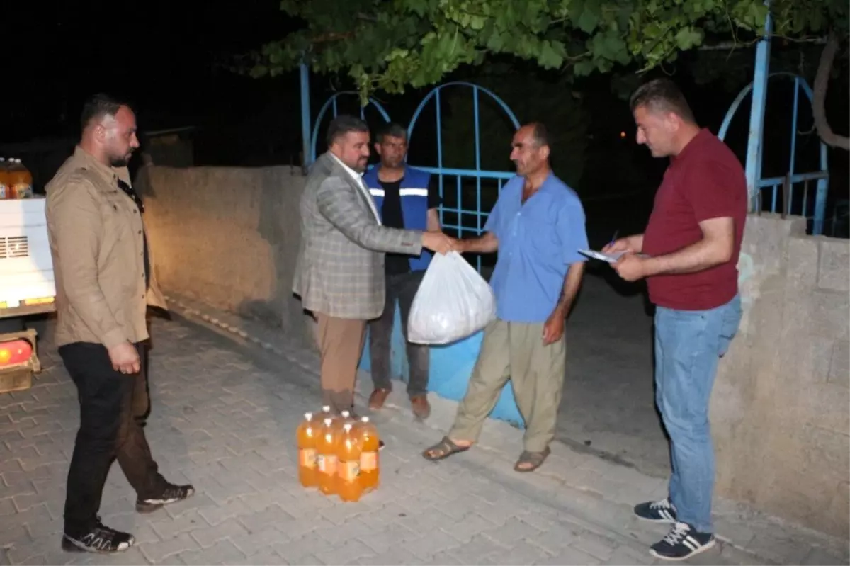 Belediye başkanı, tüm beldenin bayramlık şekerini karşıladı