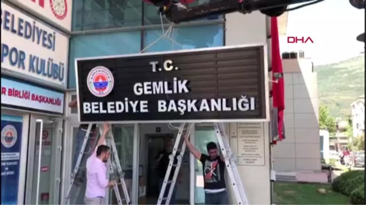 BURSA Gemlik Belediyesi tabelasına \'T.C.\' ibaresi eklendi