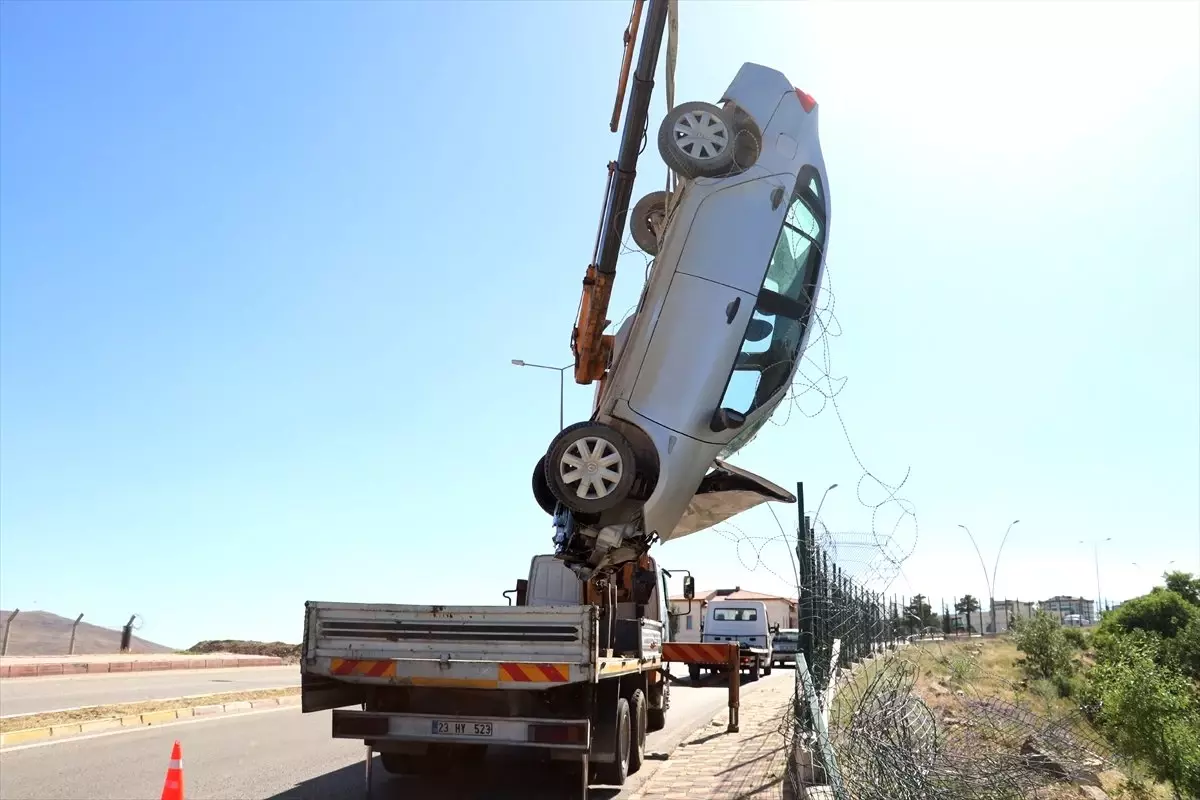 Elazığ\'da otomobil devrildi: 1 yaralı