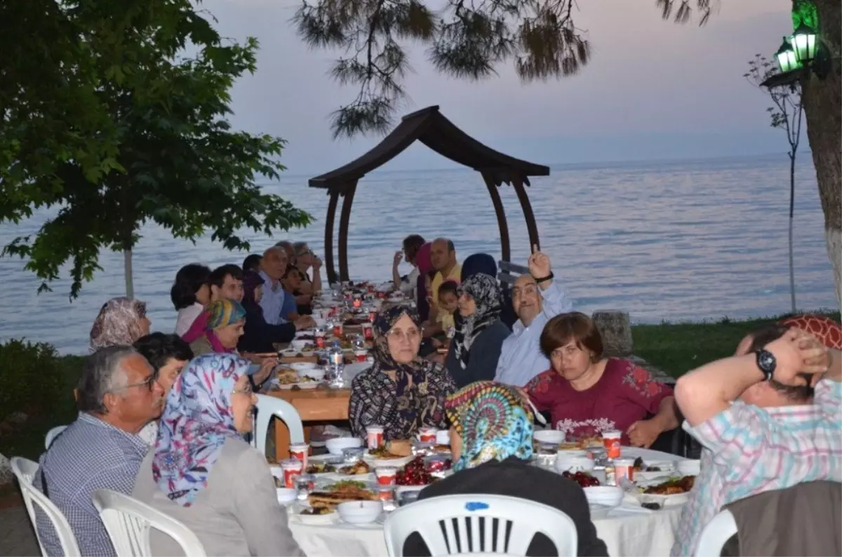 Engelsiz yaşam merkezi iftarda bir araya geldi